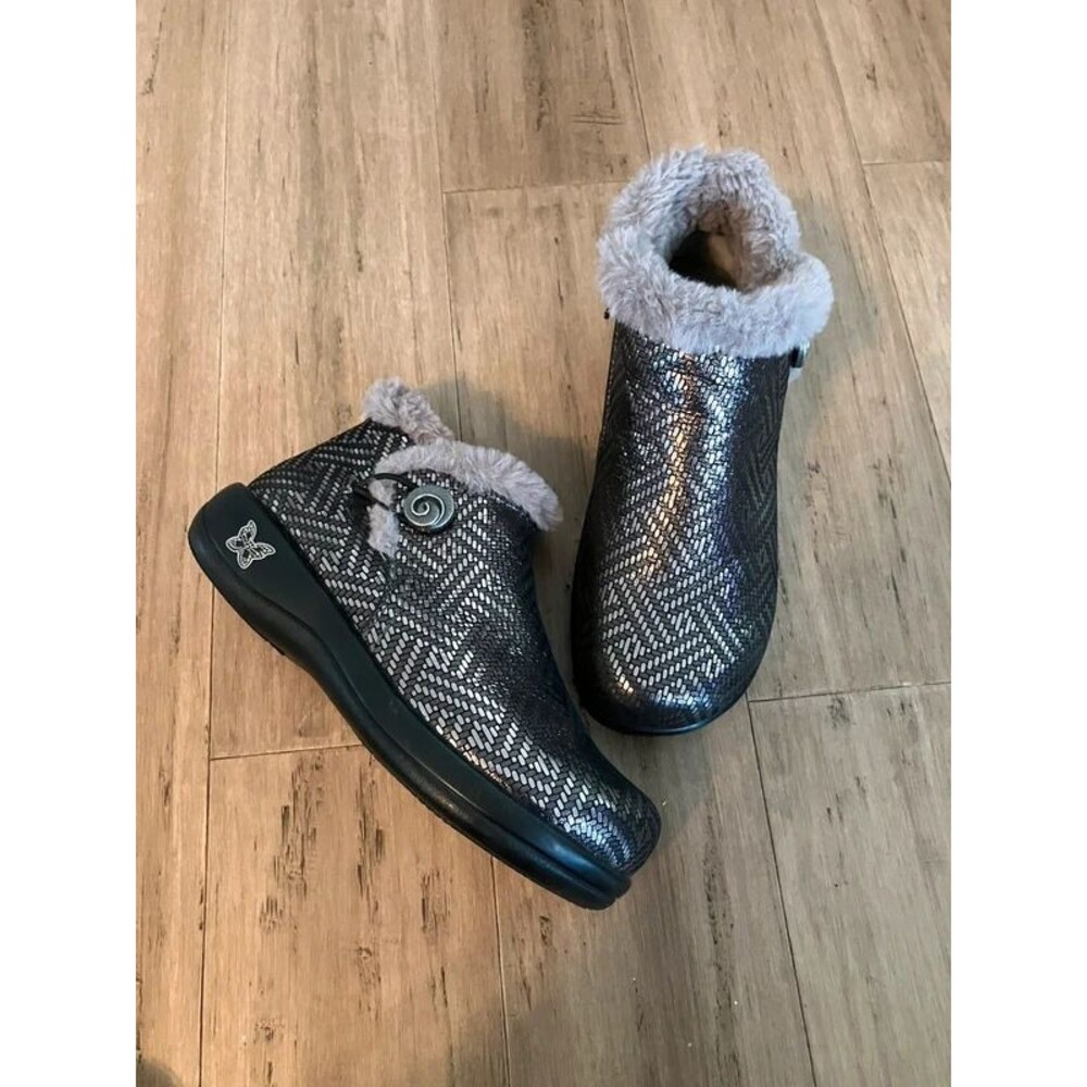 Dansko silver fur cuffed side button women’s ankle boots size 37/6.5